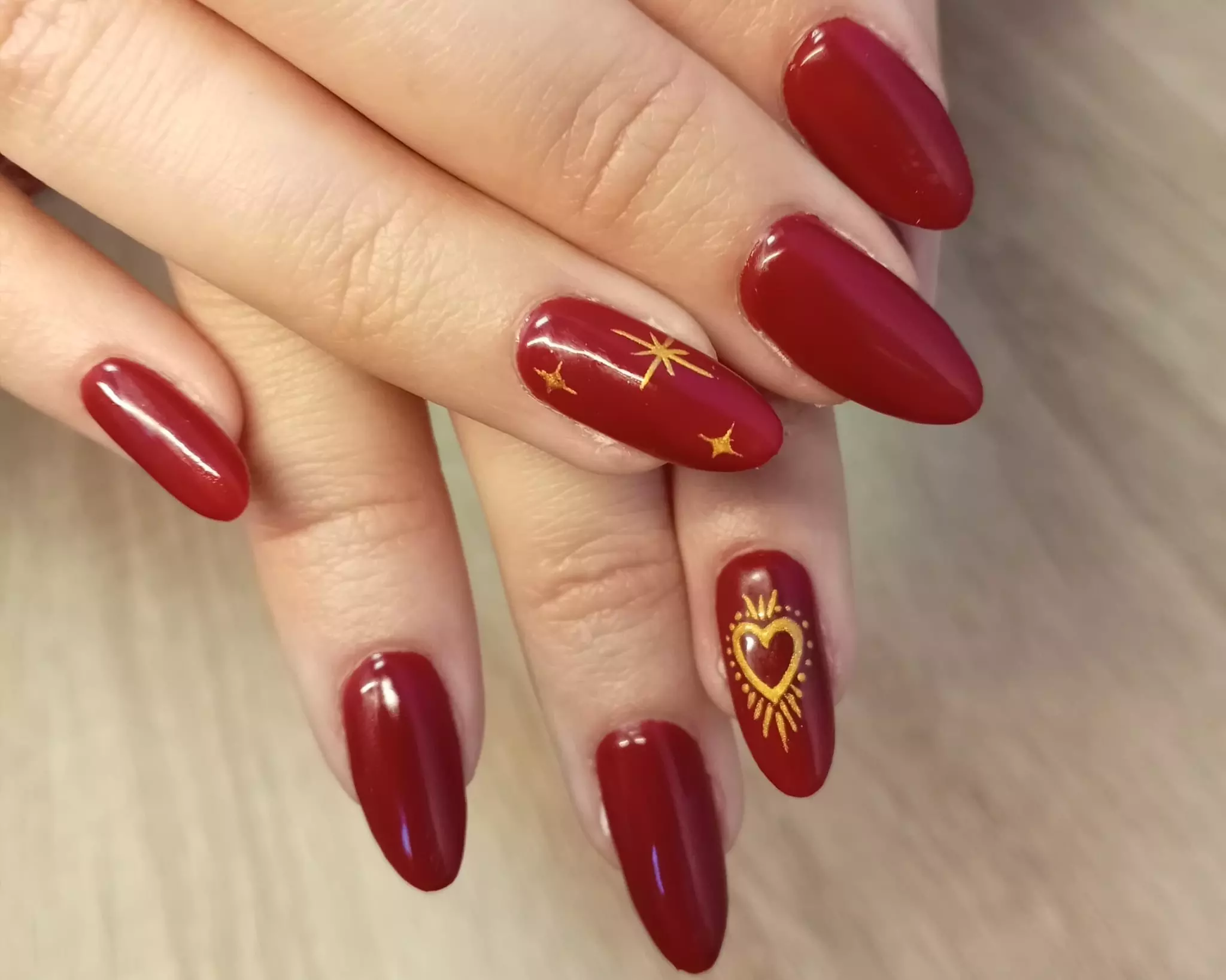 Rallongement gel ou gainage couleur à Perpignan avec Claire Onglerie