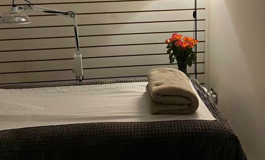 Image 4: Indulge in a 30-Minute Choice of Massage