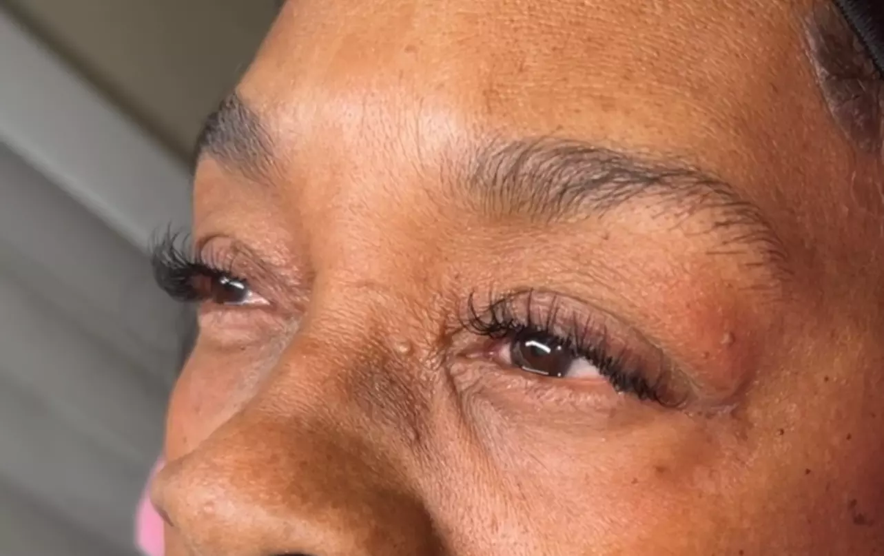 Full Set of Hybrid Lashes for a Flirty, Natural-Volume Look