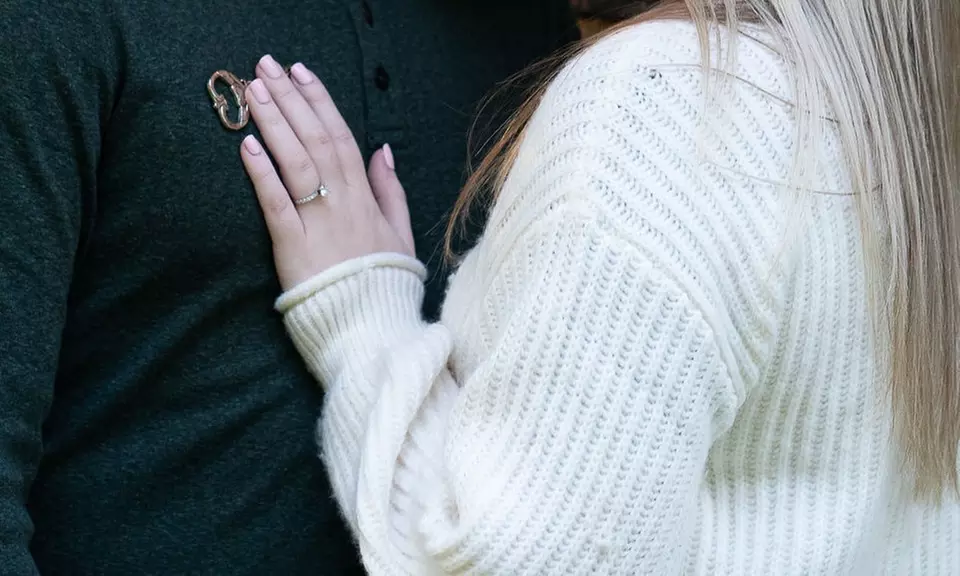 Enjoy a 45 or 60-min Engagement Session at Fellows Riverside Garden