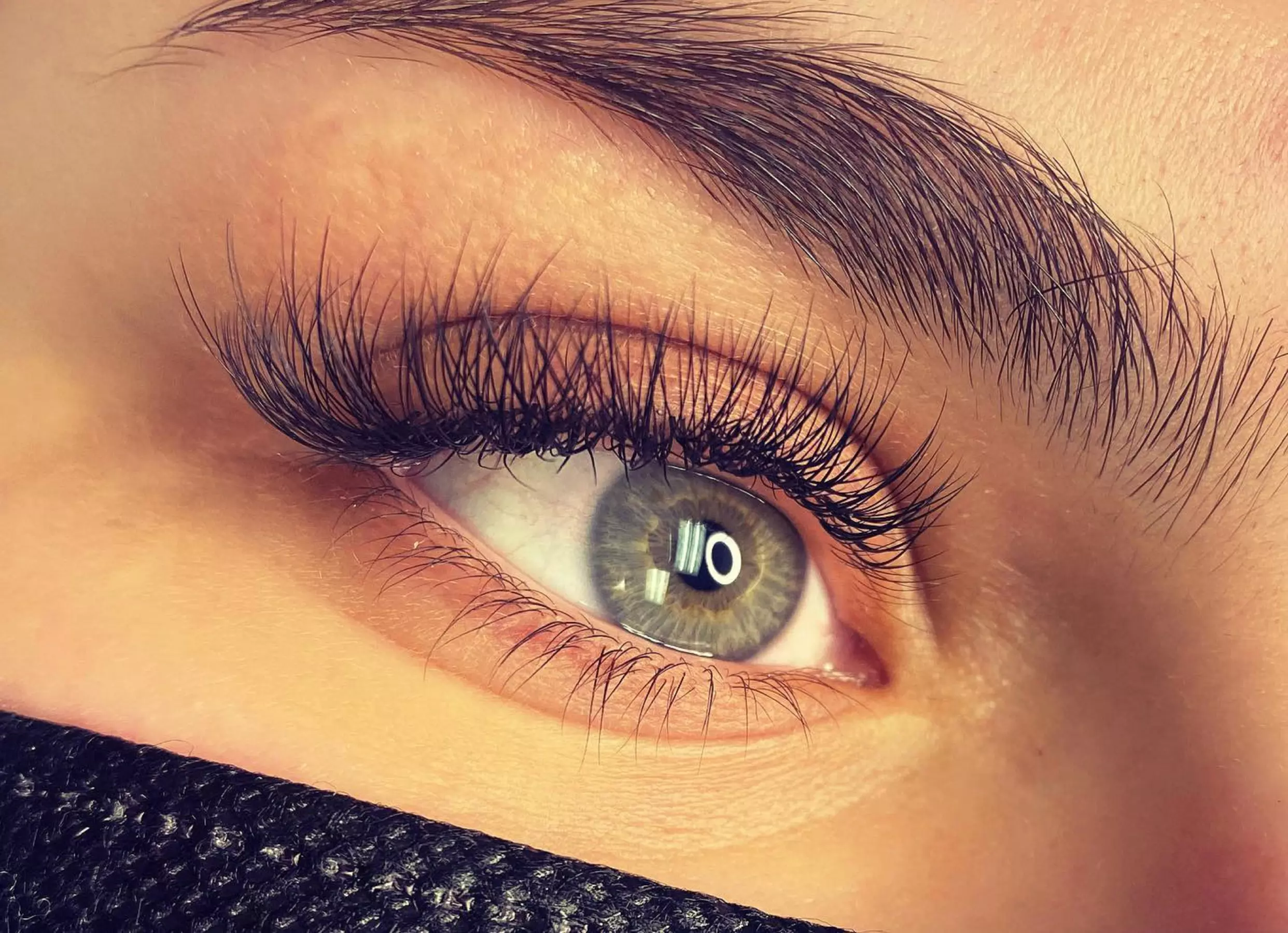 Pose de cils personnalisée pour sublimer chaque regard