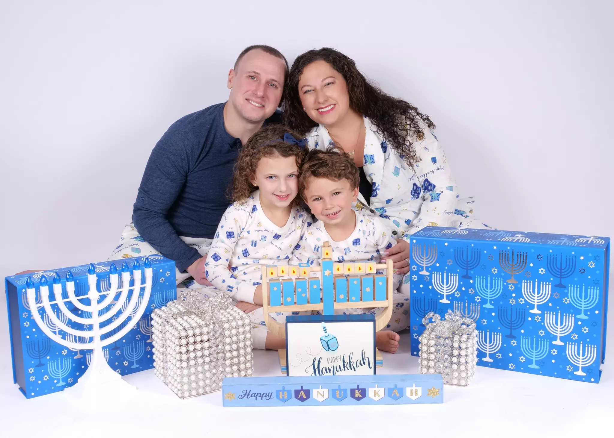 Family Holiday Photo Session + Retouched Portrait/Hairstyling/Make-Up