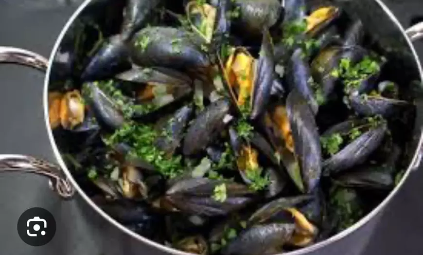 Image 1: La casserole de moules au choix pour 2 personnes
