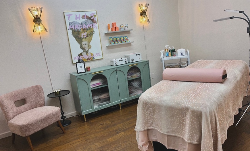 Image 2: Get a Flawless Brazilian or Bikini Wax at Wax Junkie