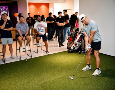 One-Hour Private Bay Session for Up to Four People (Mon-Fri, 10am-6pm) - Birdie Central