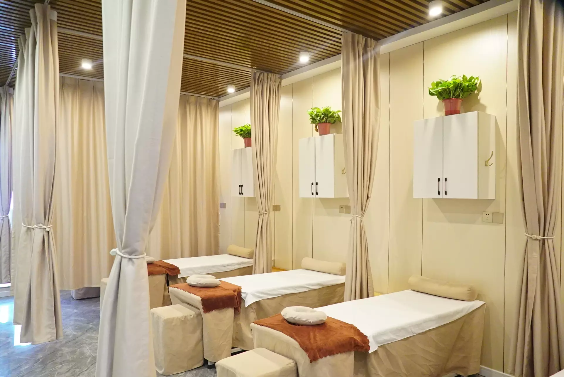 60 / 90 Min Swedish or Deep Tissue Massage for 1 or for Couples 