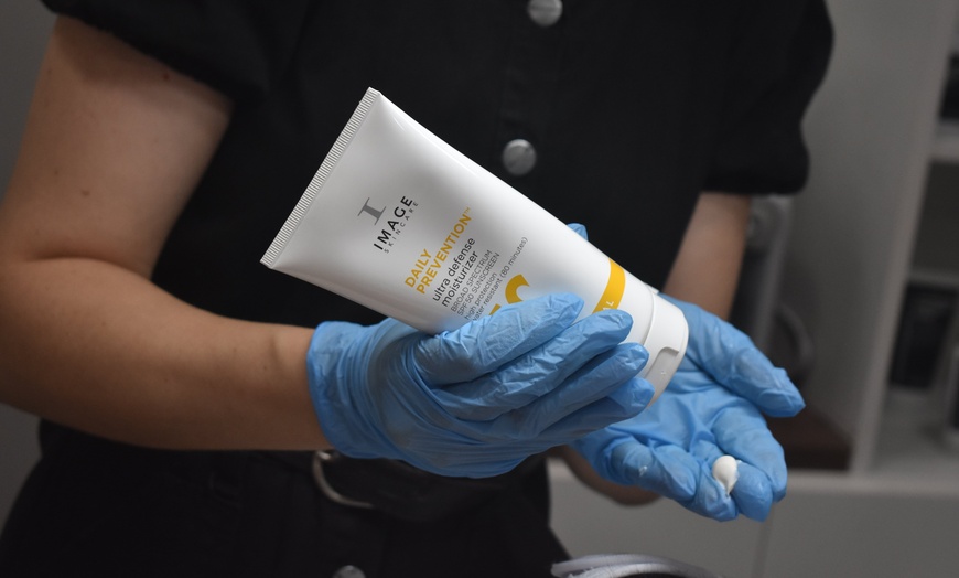 Image 2: Up to 25% Off on  at Rennova Aesthetic Clinic