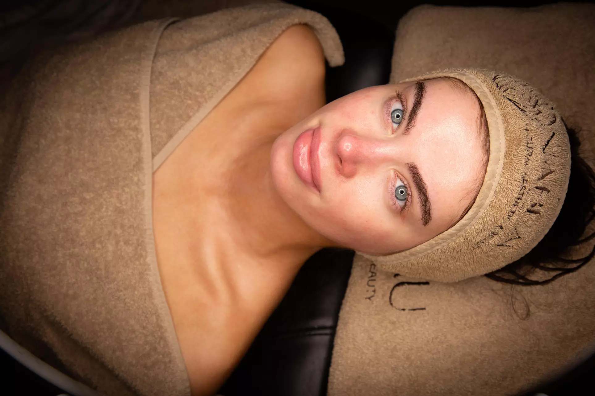 1 oder 2 Gesichtsbehandlungen à 60 min. mit Fruchtsäurepeeling für 1 Dame (bis zu 56% sparen) - Primary Image