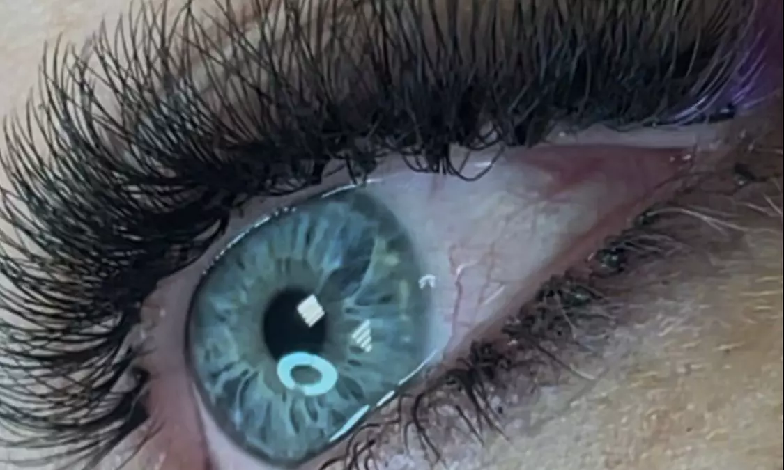 Sesión de extensiones de pestañas con opción a retoque