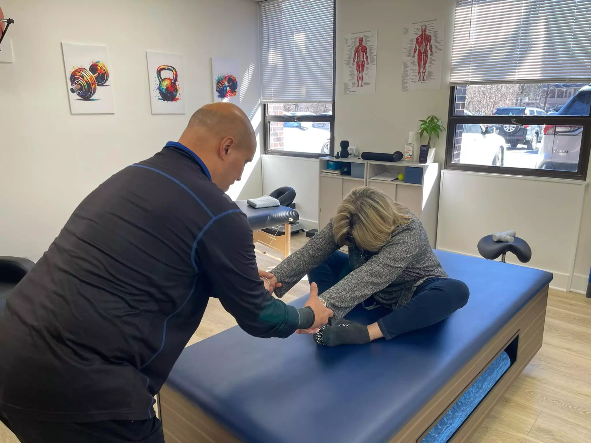 4 or 8 Assisted Stretching Sessions for 25 or 50-Minute w/Consultation