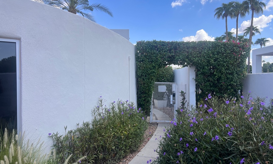 Image 2: Relax with a 60- or 90-Min Ultra Therapeutic Lymphatic Massage