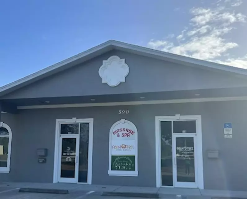 Couples 60 or 90-Min Deluxe Massage or Shoulder & Neck Massage For 1