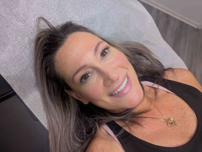 One Lip Blush Session (Tinted, Glossy Look) - Eyebrows and More