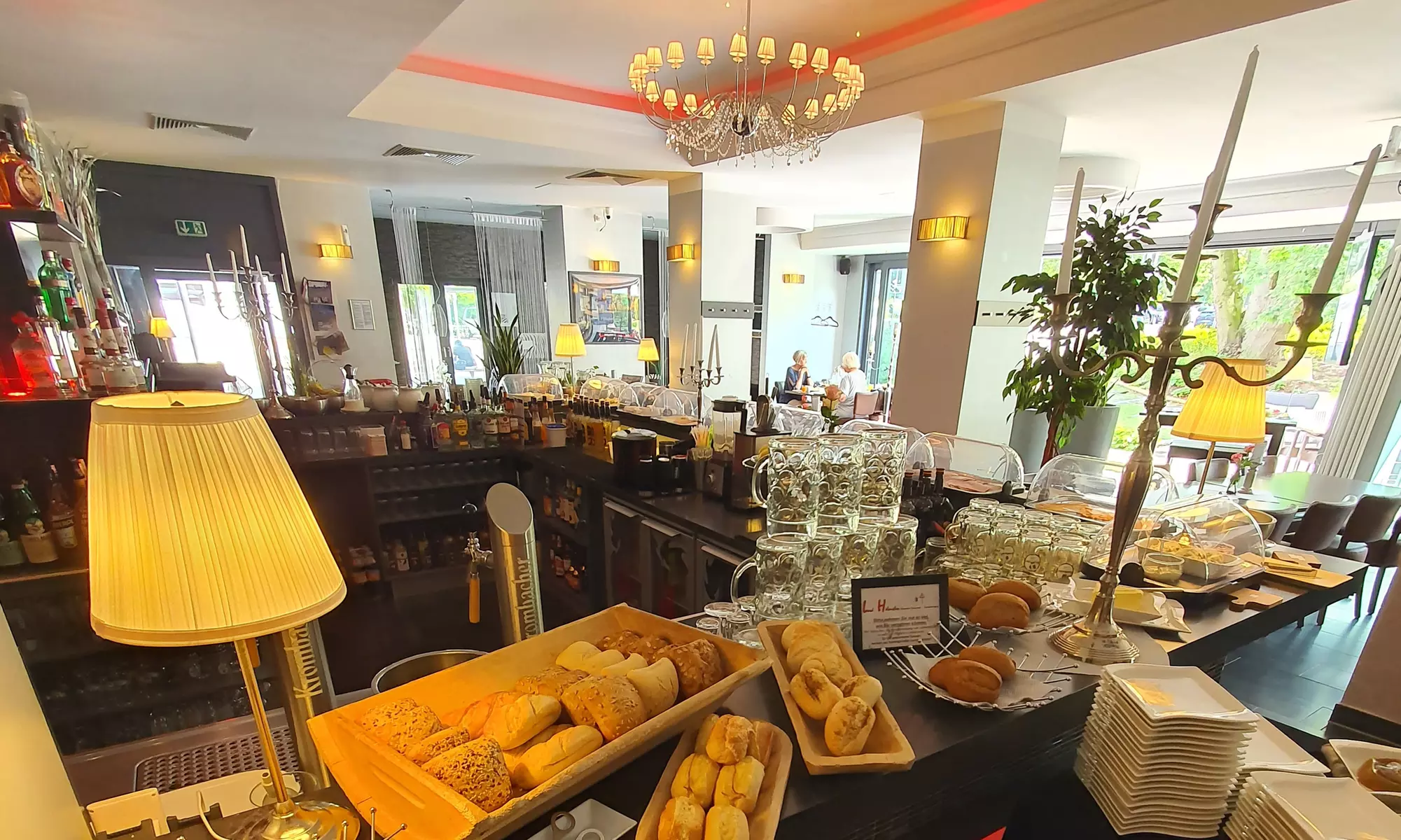 Genieße ein vielfältiges Frühstück bei Lord Helmchen (bis zu 16%sparen) - Primary Image