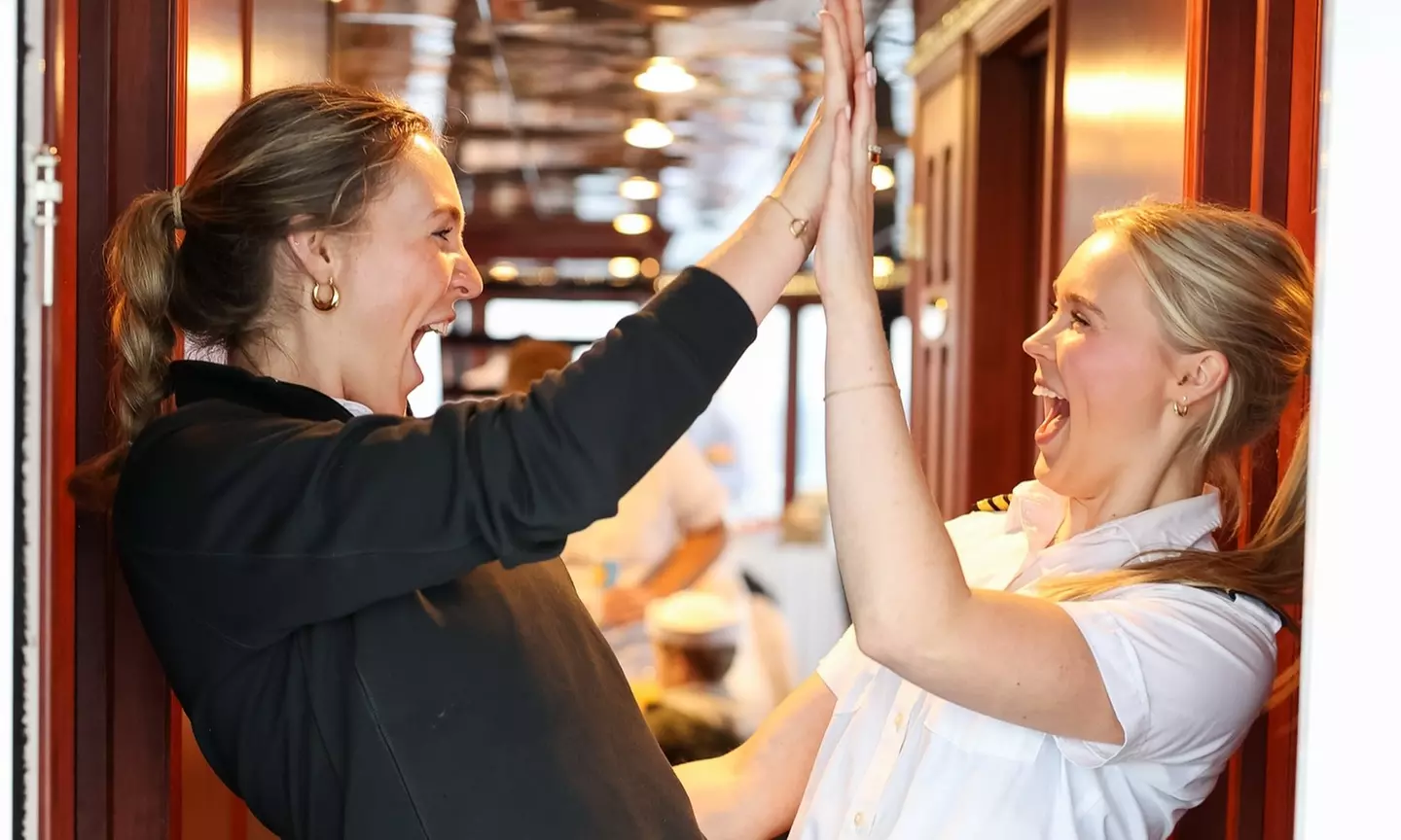 Sightseeing or Dinner Cruise Abroad the Luxurious Paradise Yachts