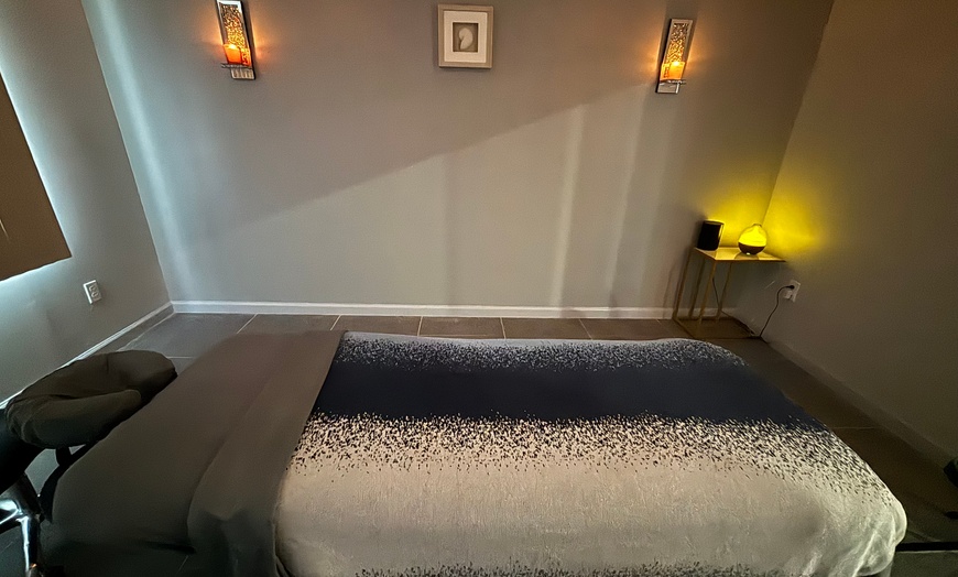 Image 4: Enjoy a 60 or 90-Min Lymphatic Drainage Massage w/ a Red Light Session