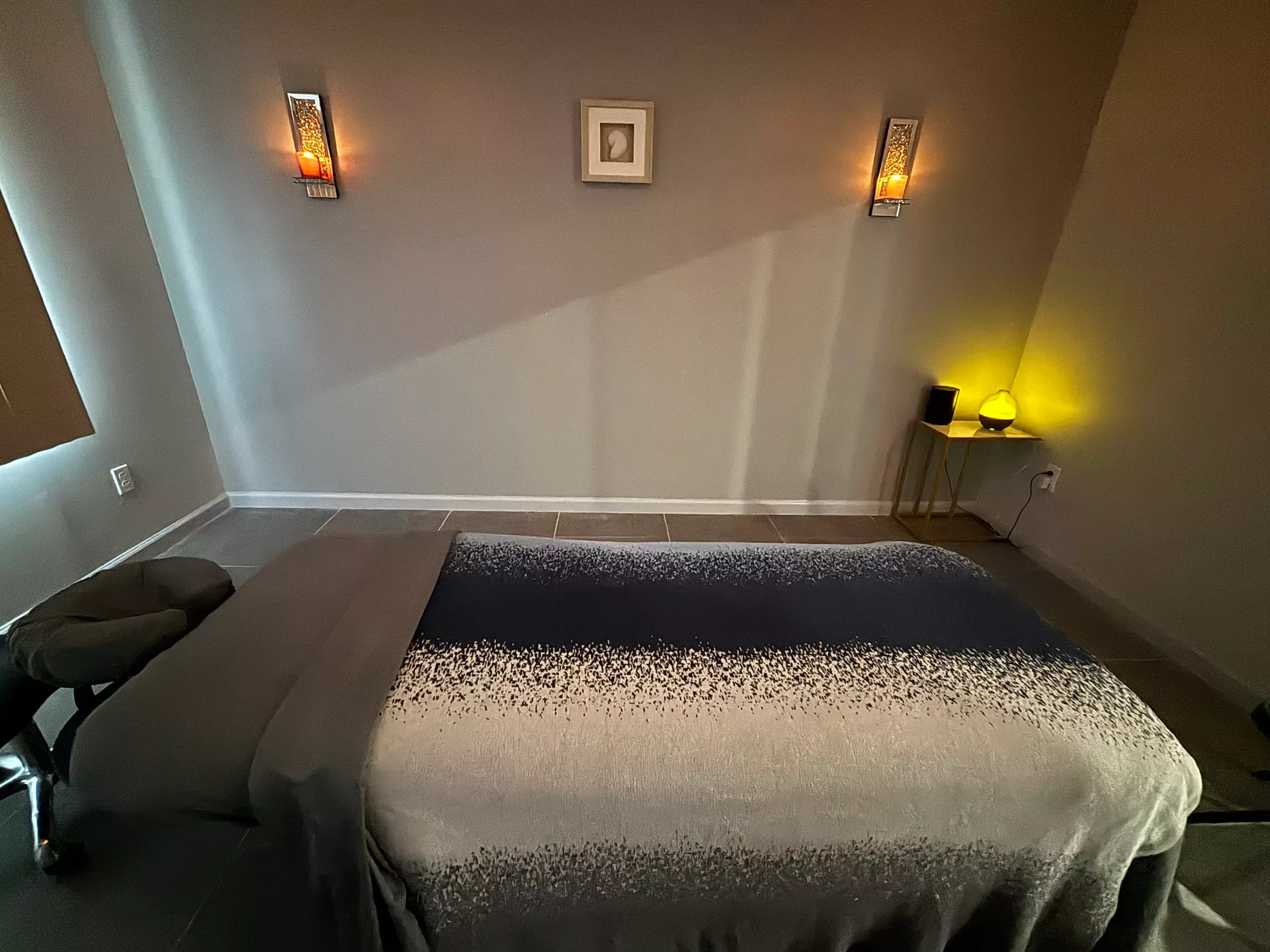 Enjoy a 60 or 90-Min Lymphatic Drainage Massage w/ a Red Light Session