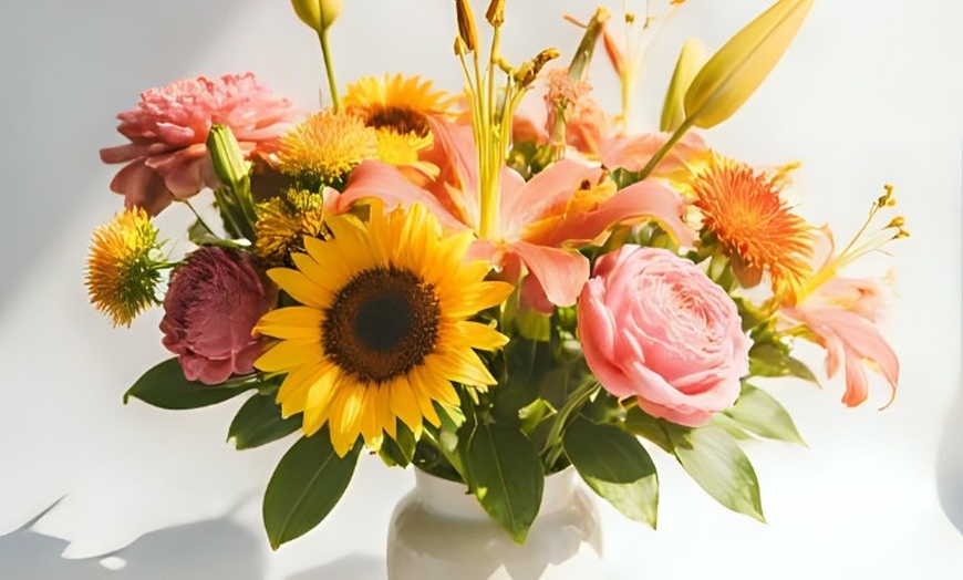 Image 3: Ramo de flores de diseño artesanal en tamaño mediano, grande o XL