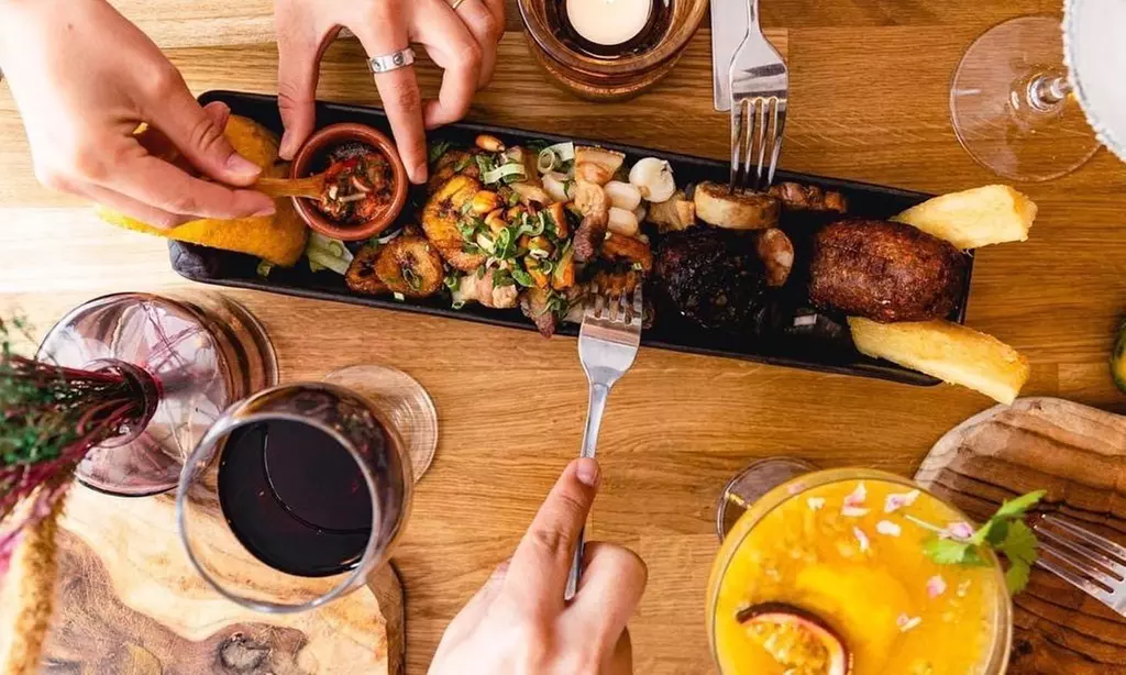 Voyage culinaire équato-colombien : entrée, plat et dessert