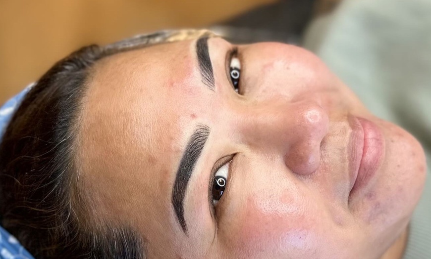 Image 4: Transform your Look with Brows and Lip Blush Technique! 