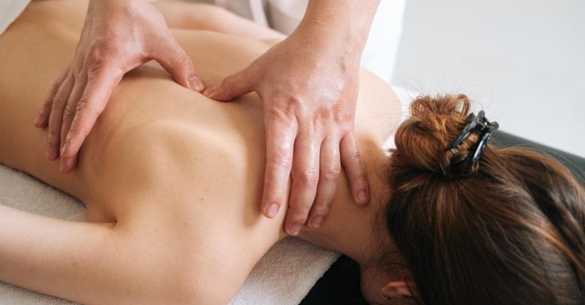 Masaje de relajación con opción de presoterapia en Madrid