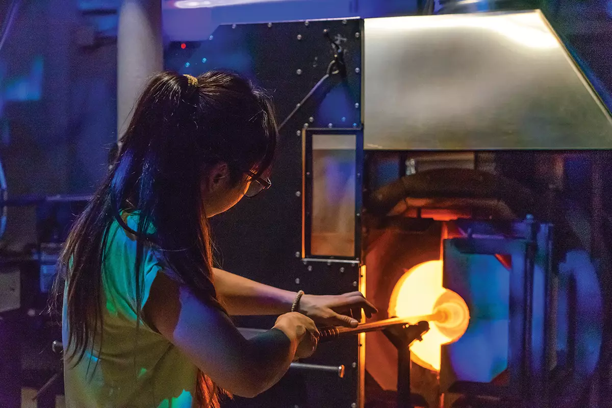 Craft Stunning Glass Art in Interactive Classes w/ Professional Guide!