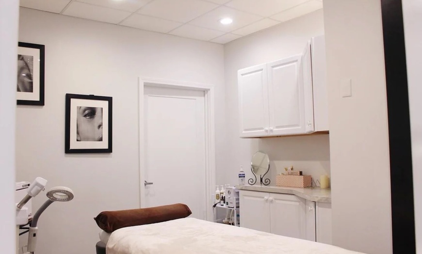Image 3: Non-surgical facelift sessions in Streeterville & Wicker Park