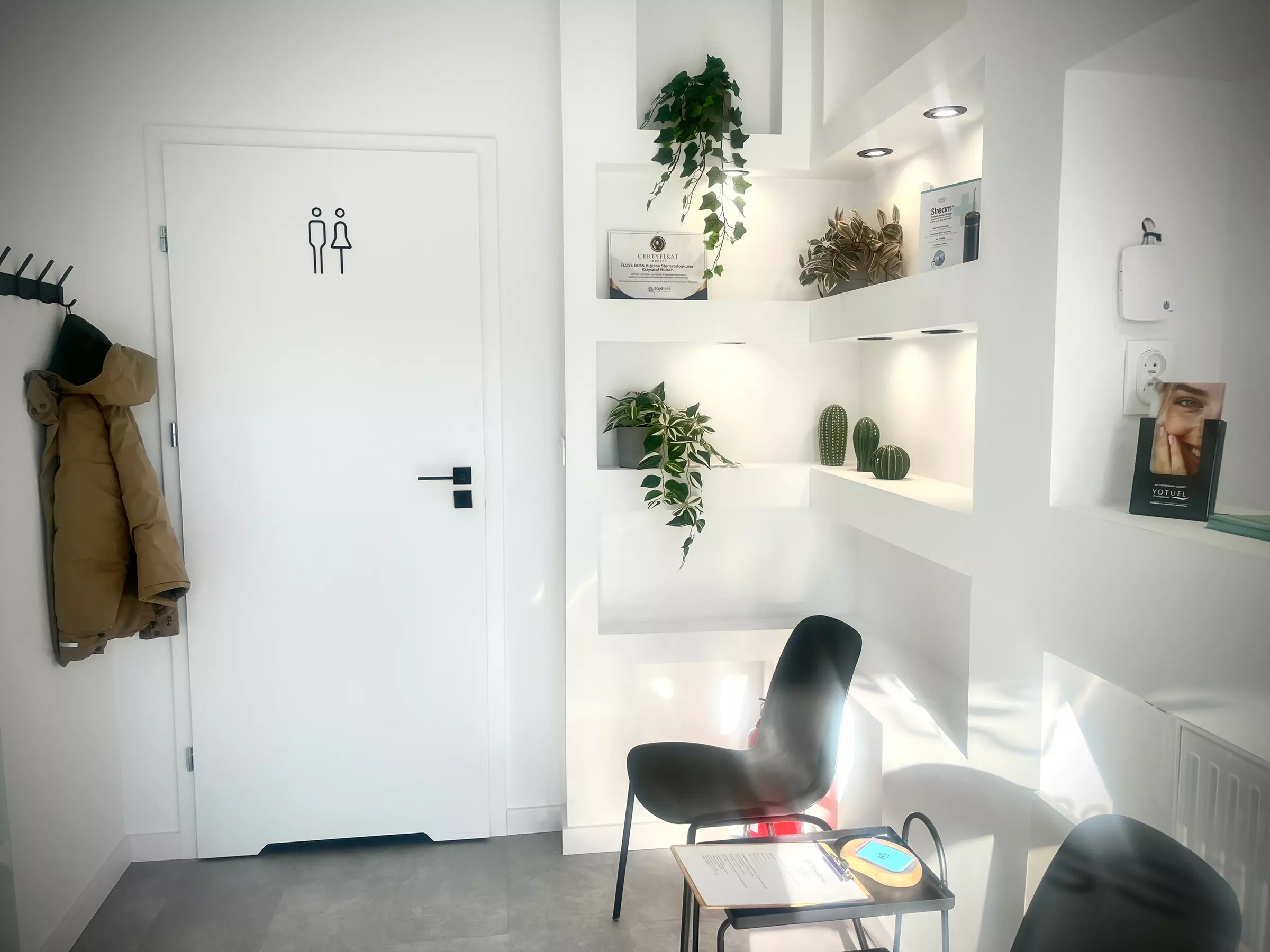 Wybielanie zębów lampą LED lub metodą nakładkową