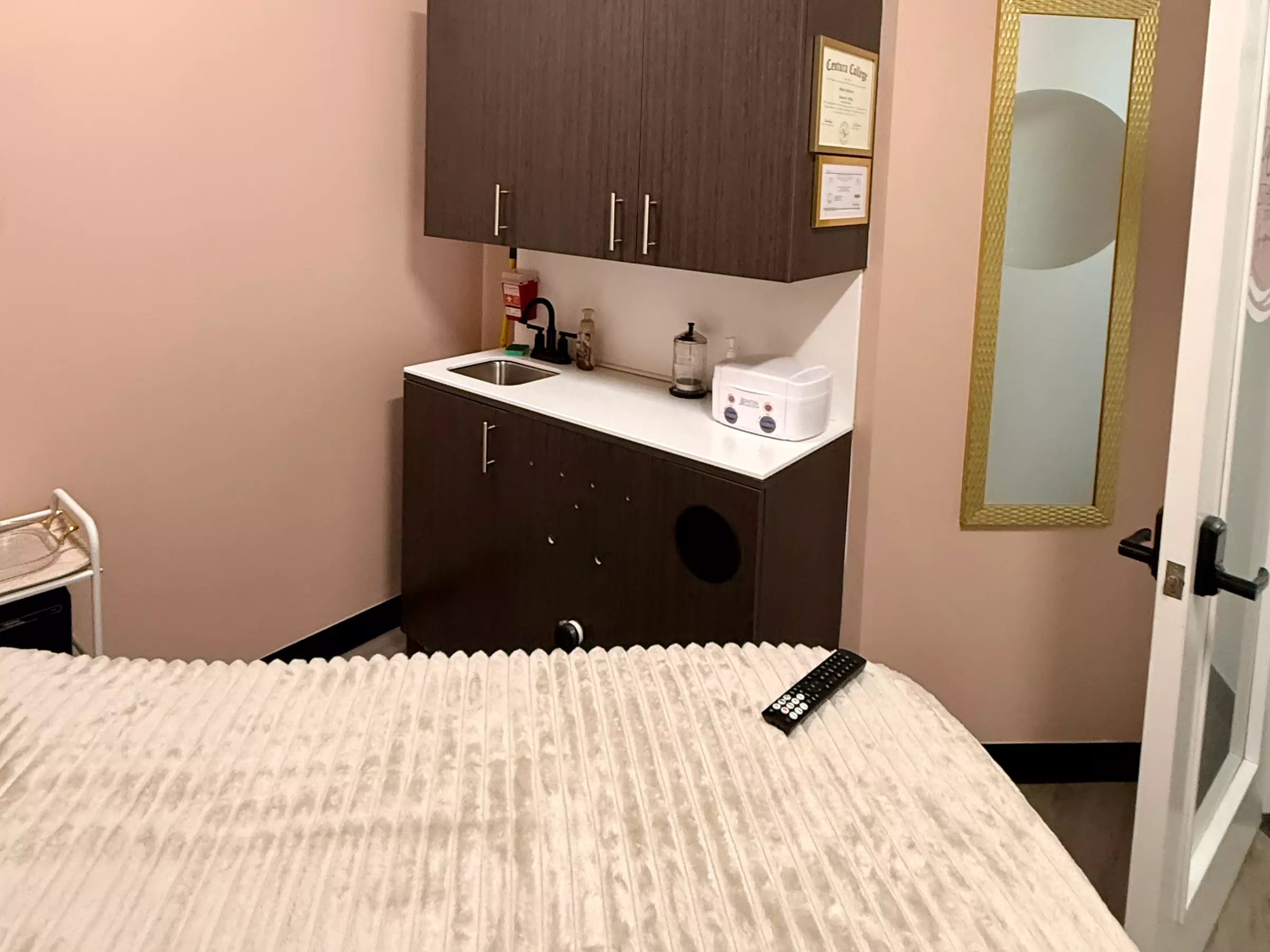 One, Two, or Three 60-Min Classic or Microdermabrasion Facial Sessions