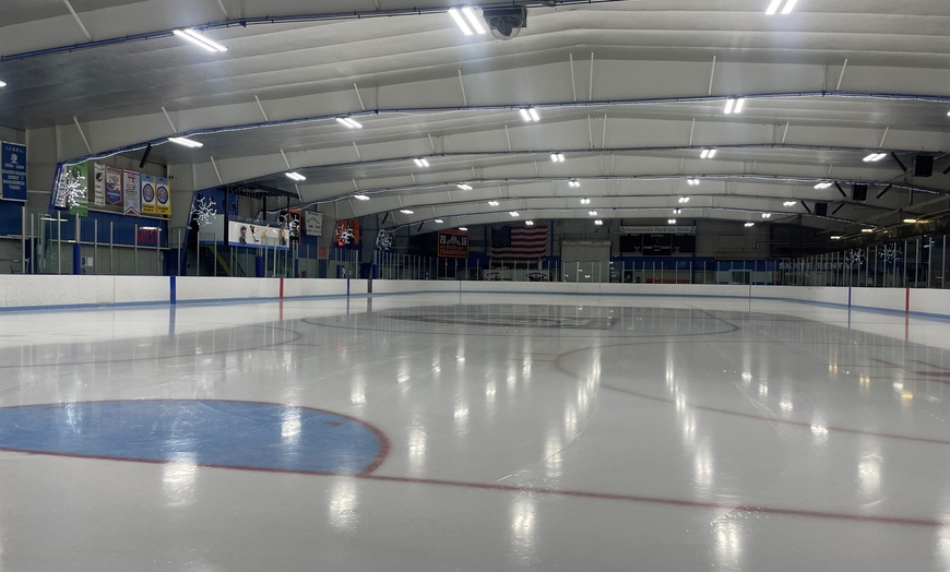 Image 2: Ice Skating Admission & Skate Rental at Hommocks Park Ice Rink