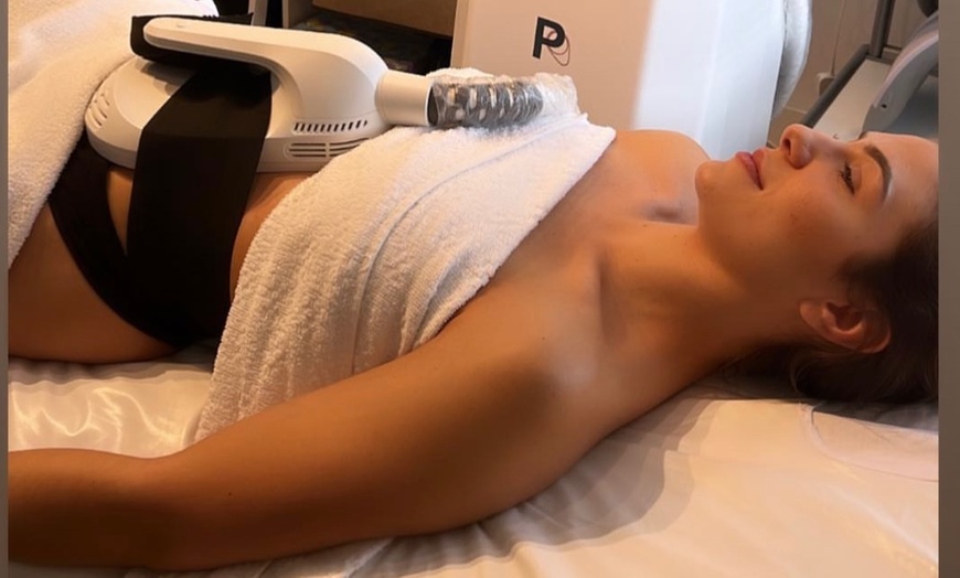 Image 3: Up to 77% Off on EMS (Electrical Muscle Stimulation) at Brazilian beauty advanced aesthetic