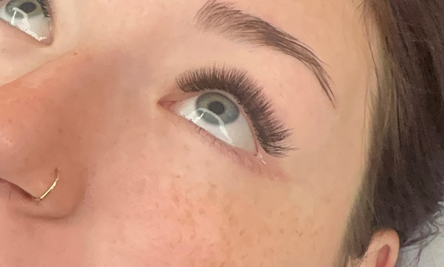 Image 2: Hibridas, Technological, 3D/6D Volume Full Set, or Lash Lift Treatment