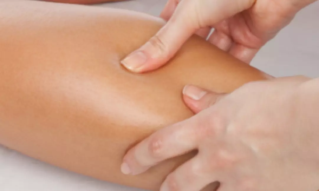 Modelage jambes anti-rétention d’eau