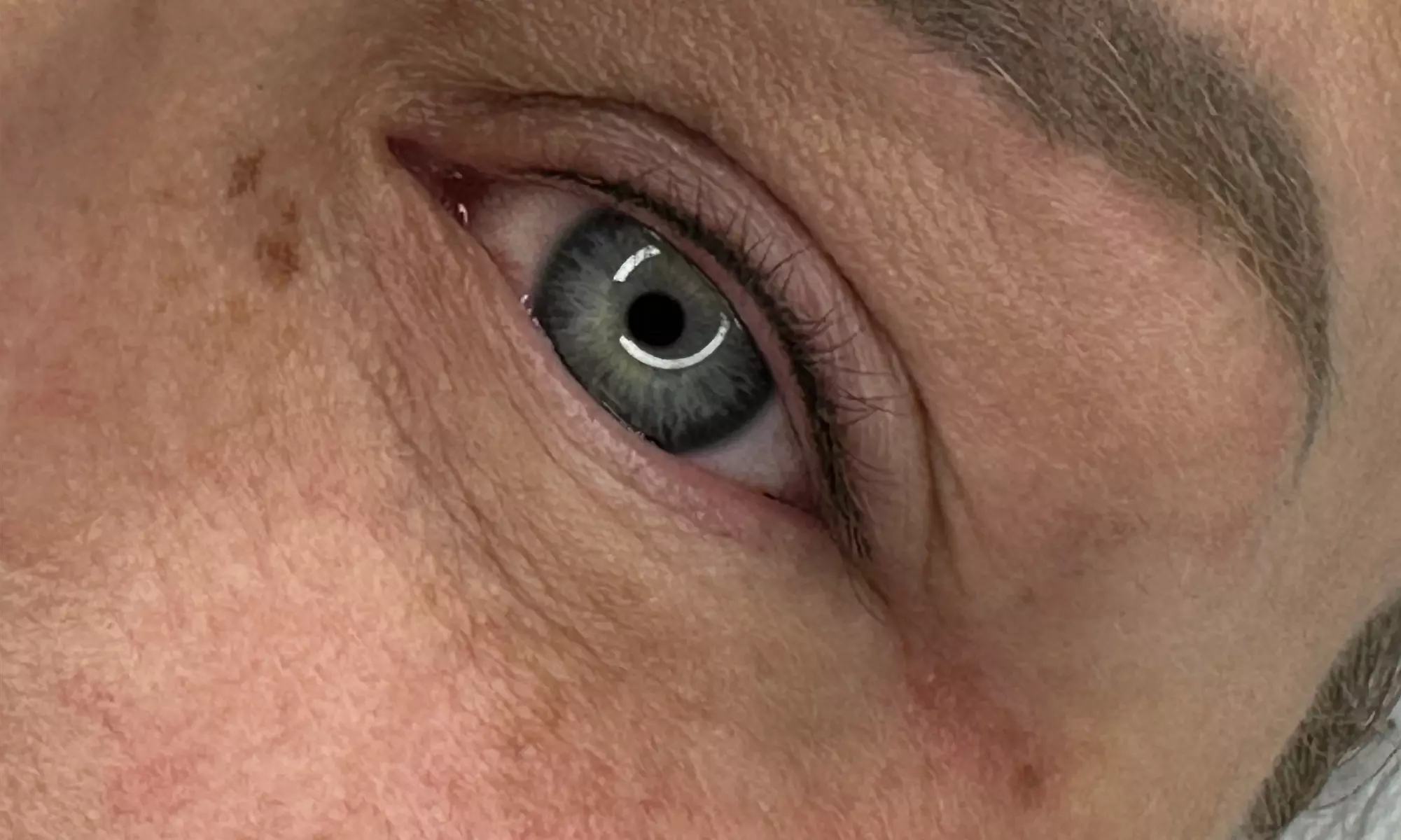 Groupony zniżkowe na makijaż permanentny