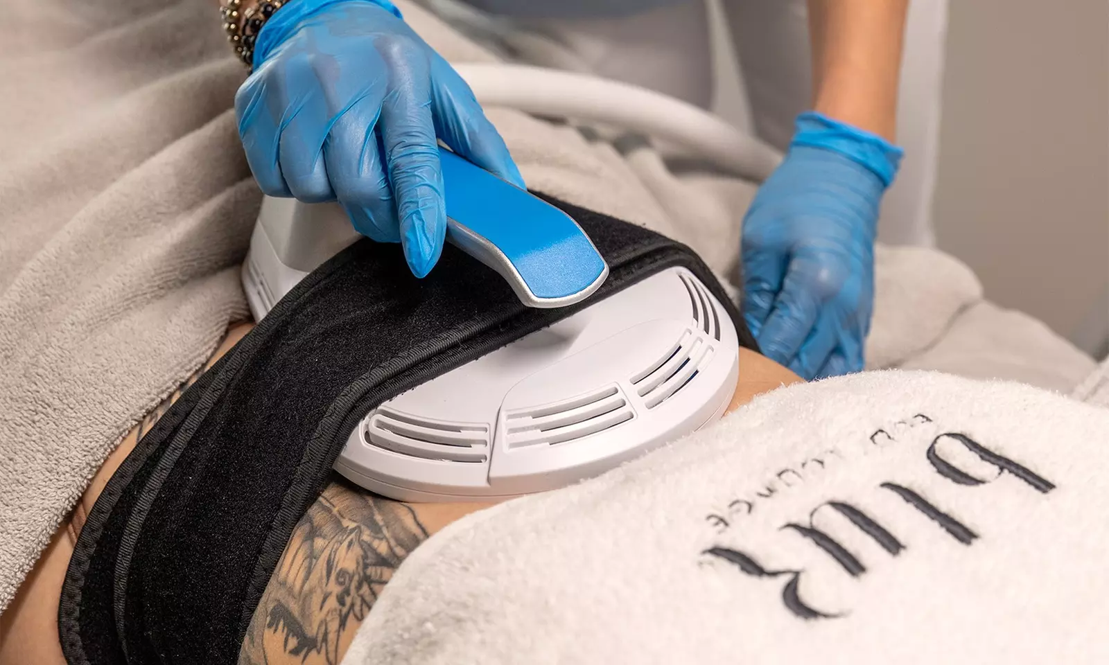 Do 25% zniżki na 1-2 zabiegi EMS sculpt RF wybranych partii ciała w Blur Body Lounge - Primary Image