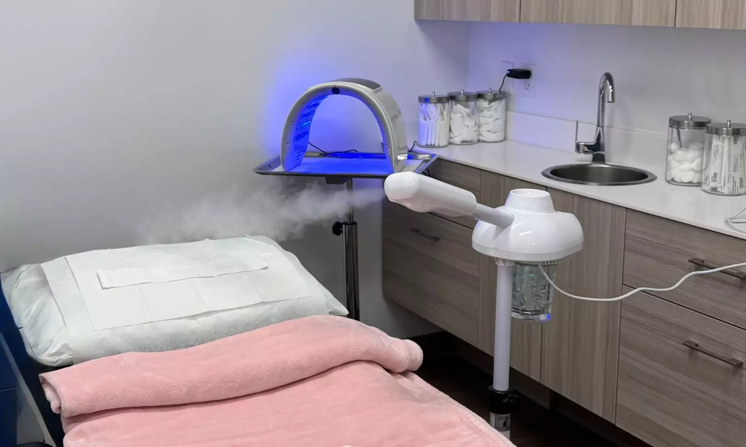 Up to 44% Off on Facial - Pore Care at Radiant Body & Aesthetics