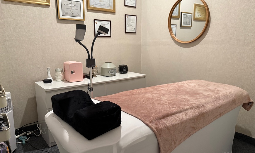Image 5: 60 or 90-Min Swedish Massage, Hot Stones, and Aromatherapy