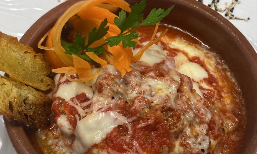 Image 3: Sabores internacionales: menú con todo incluido para 2 o 4 personas 