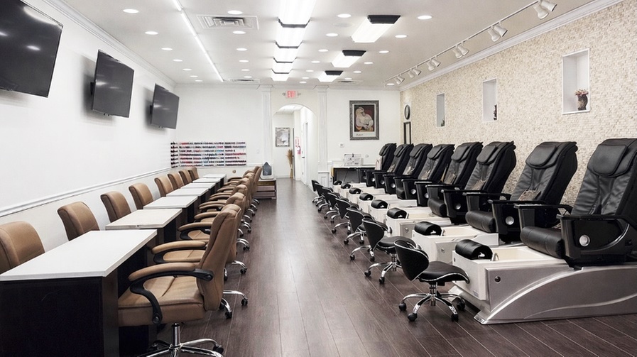 Get Luxury Moisture Spa Pedicure (Lavender or Green Tea)