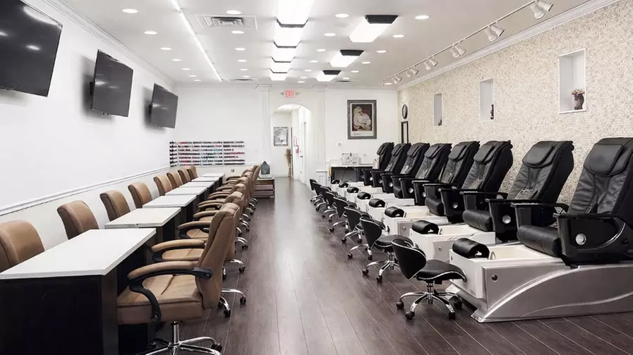 Get Luxury Moisture Spa Pedicure (Lavender or Green Tea)