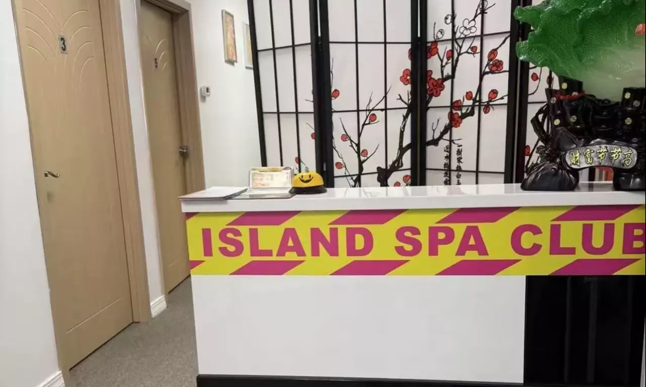 Enjoy up to 25% off relaxing massages with hot stones and essential oils at Island Spa Club, offering exclusive couples retreats.