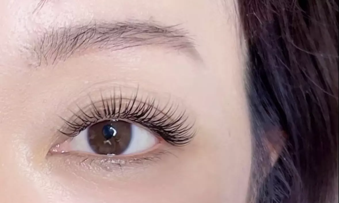 Enhance Your Look with Full Set of Eyelash Extensions