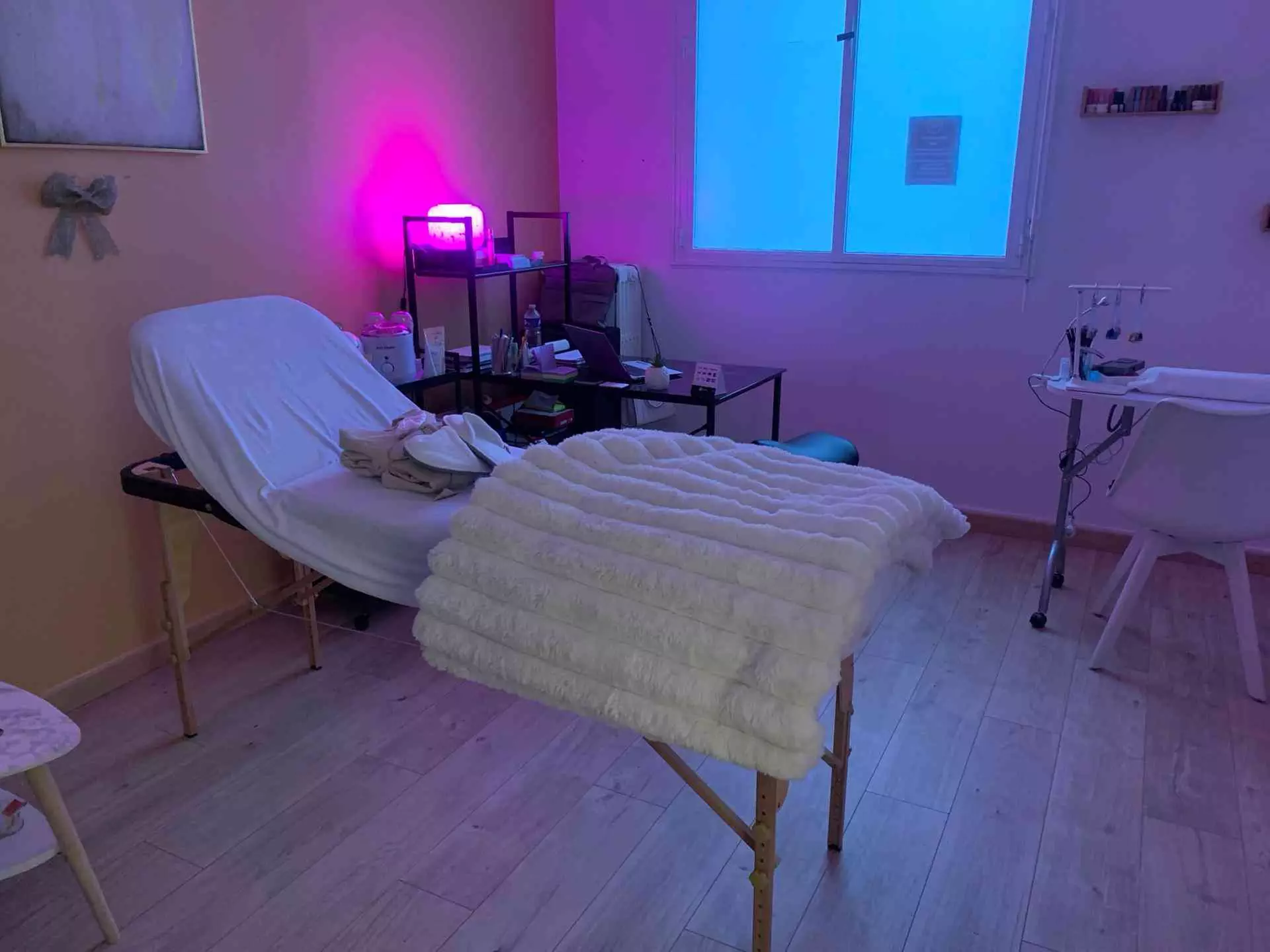 Modelage relaxant de 30 ou 60 min, option gommage du corps de 15 min avec Beauté V.H (jusqu'à 43% de remise) - Primary Image