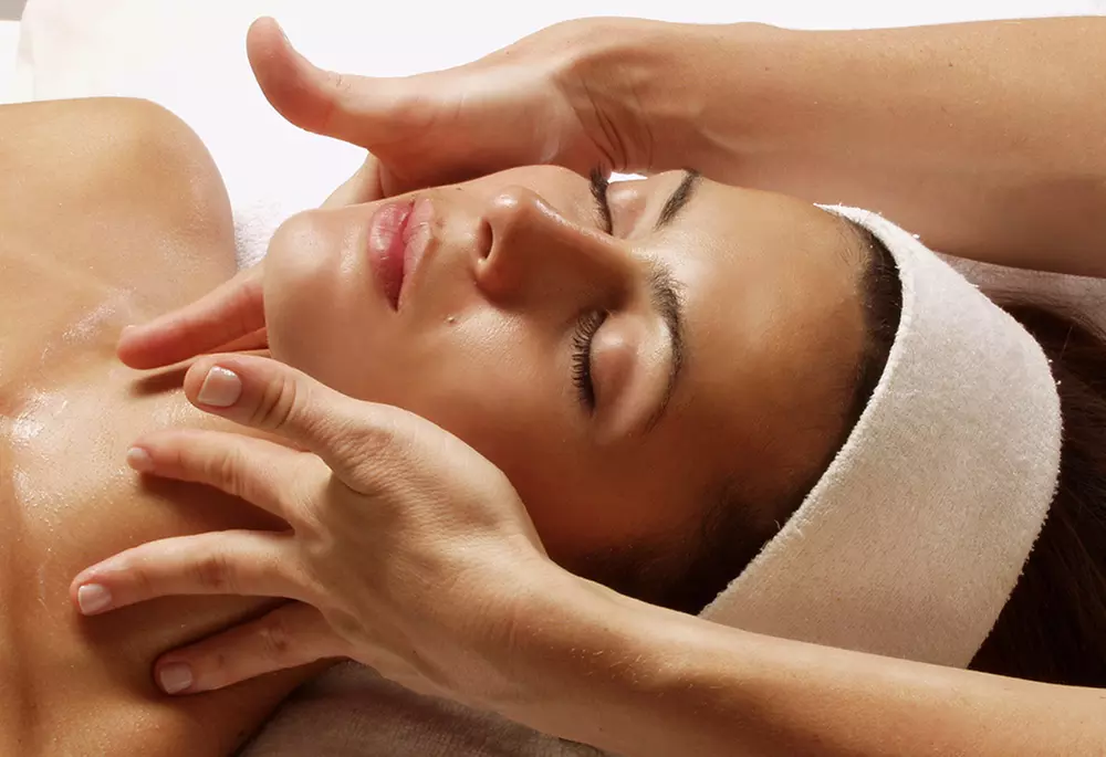 ''Save The Queen'' or ''Queen and Princess'' Facial & Spa Treatment