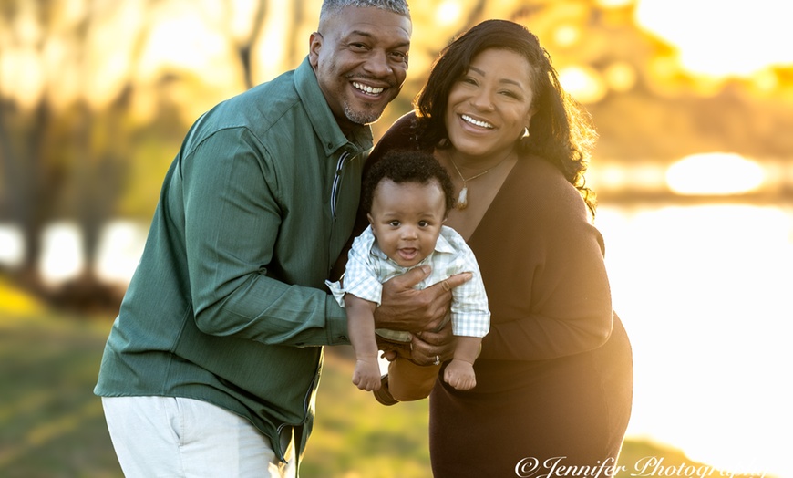 Image 4: 60,90, or 120-Minute Outdoor Photography Session with Photo Package