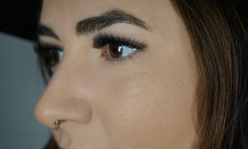 Image 10: Transform Your Look with The Love Struck Set or Subtle Effect