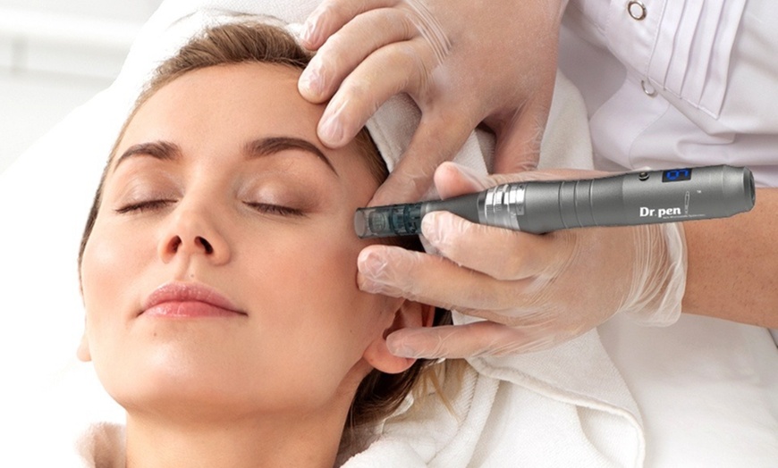 Image 5: Express HydraFacial Deep Cleanse Facial or Deluxe HydraFacial Package
