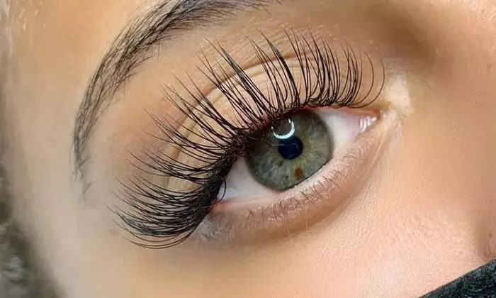 Express Classic, Classic, Volume 6D, or Mega Volume 12D Lash Set