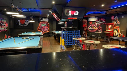 For 2 People: 1 Hour of Pool anda Beer Each - Bola 8 The Pool Lounge