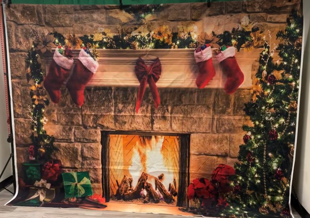 Holiday Family and Santa Photo Sessions with Digital Images